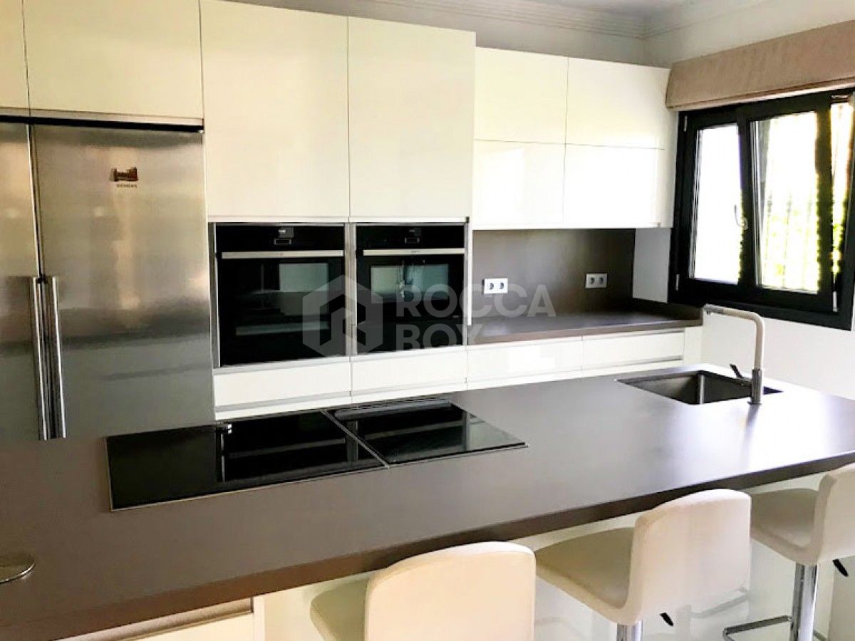Beautiful Contemporary Villa for Sale in El Paraiso, Benahavis