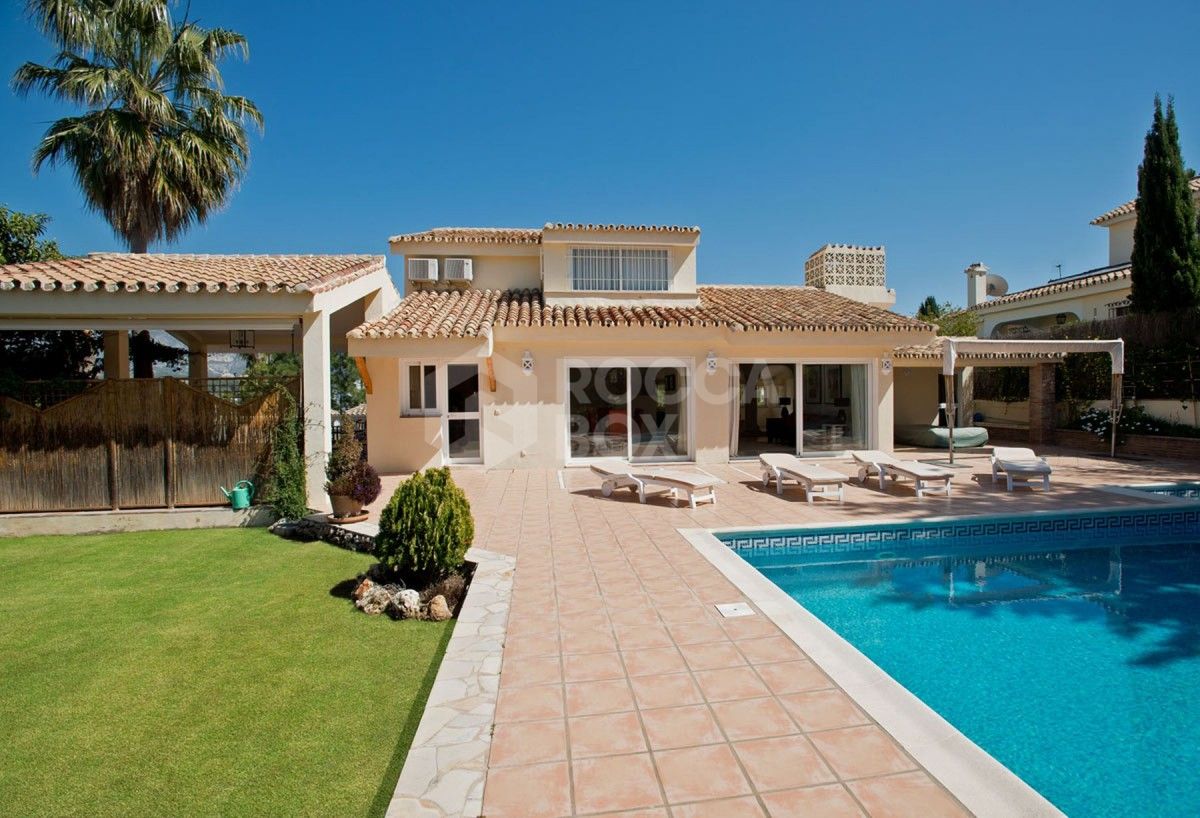 Exclusive 4 bed villa for sale in Nueva Andalucia