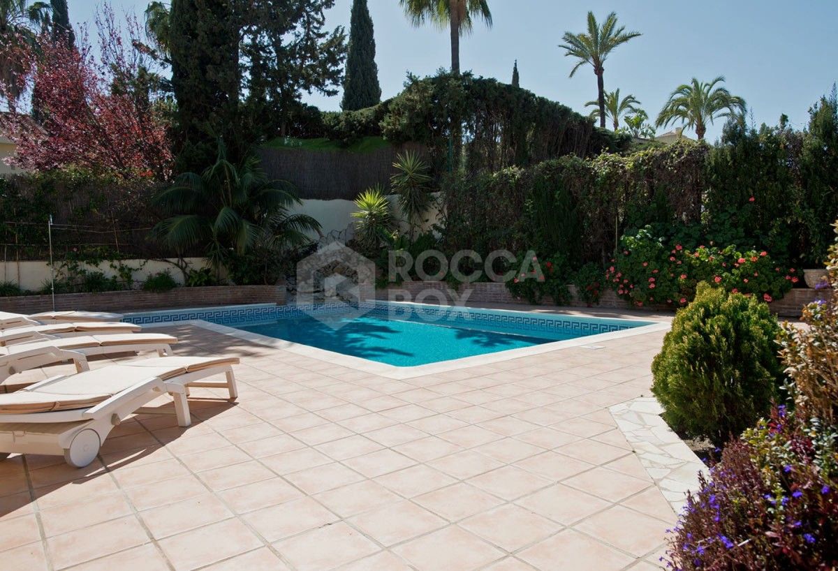 Exclusive 4 bed villa for sale in Nueva Andalucia