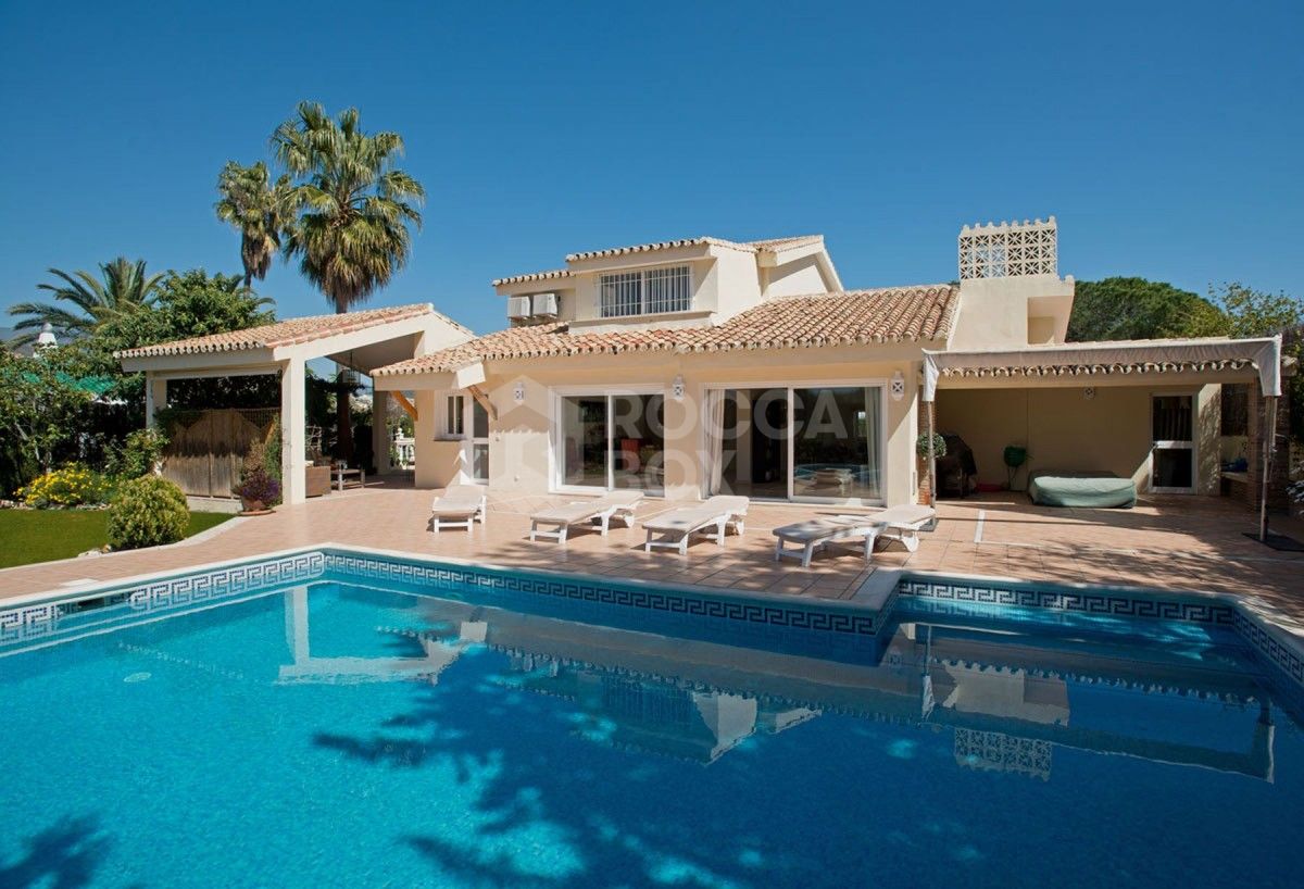 Exclusive 4 bed villa for sale in Nueva Andalucia