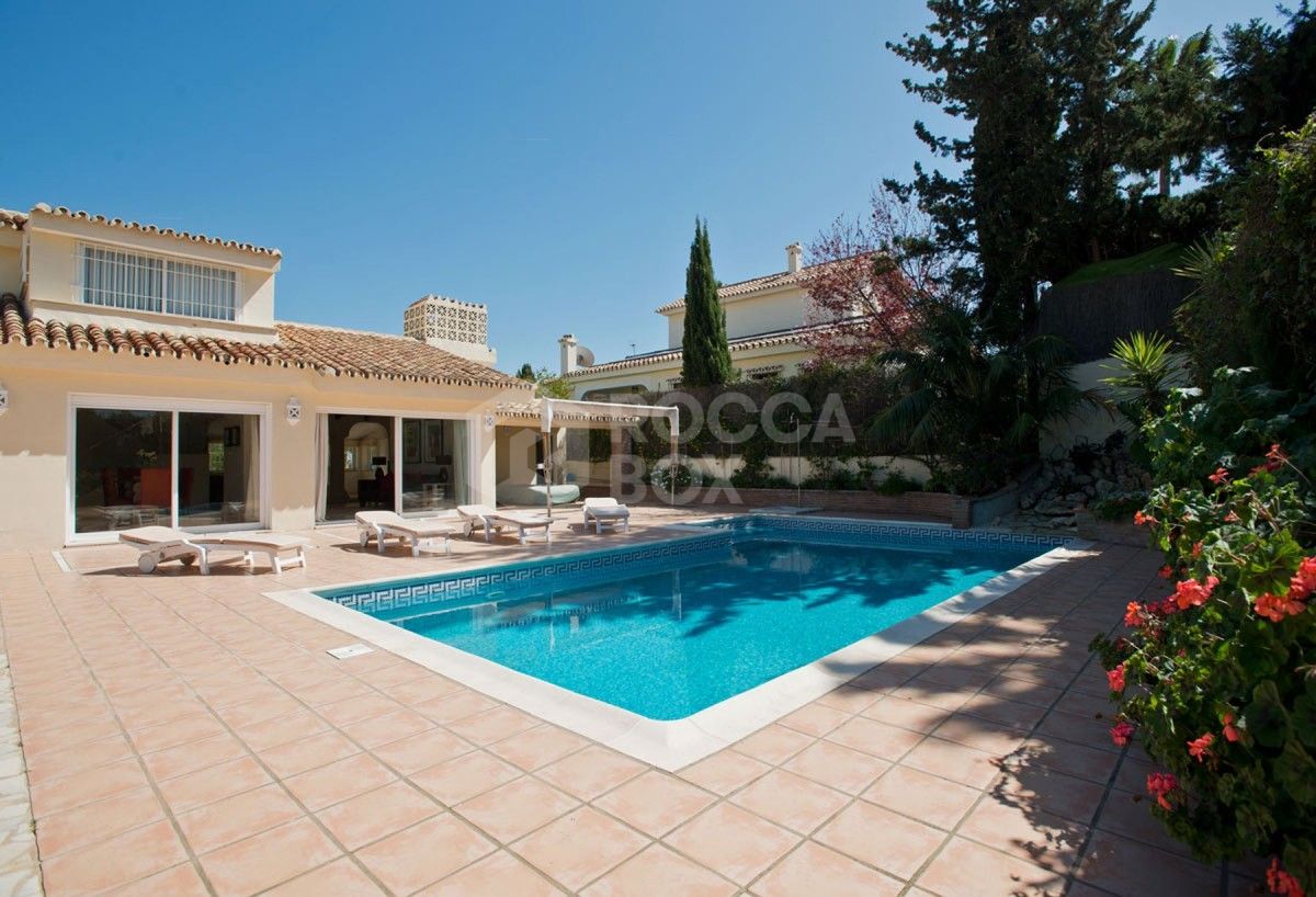 Exclusive 4 bed villa for sale in Nueva Andalucia