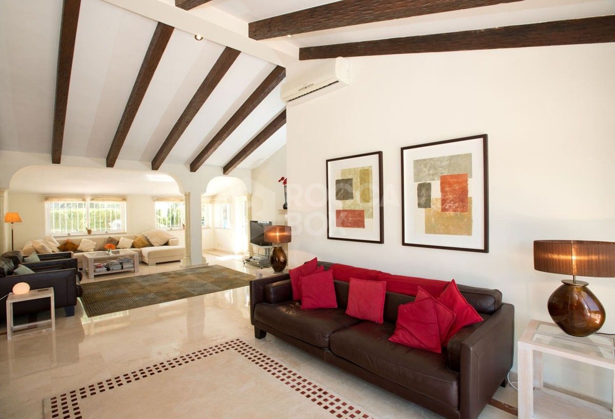 Exclusive 4 bed villa for sale in Nueva Andalucia