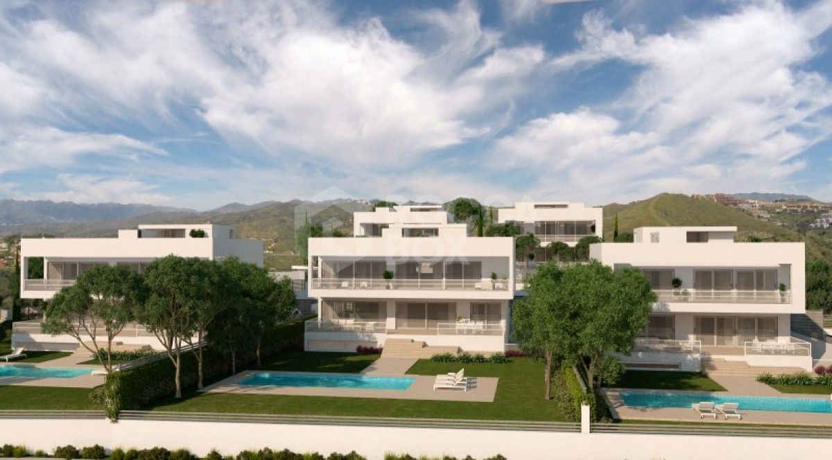 Beautiful 4 and 6 bed villas for sale in Guadalmina Baja in Marbella