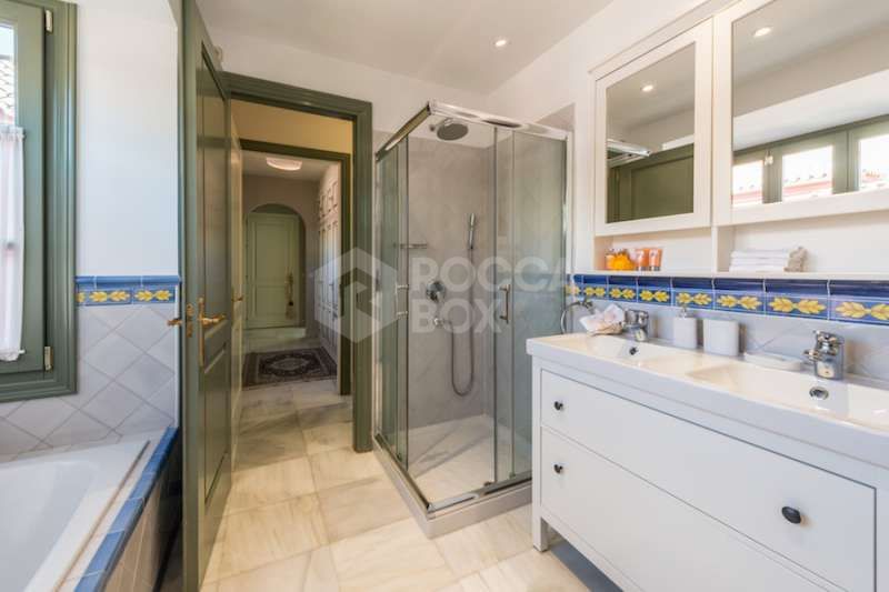 5 bedroom villa for sale hacienda las chapas