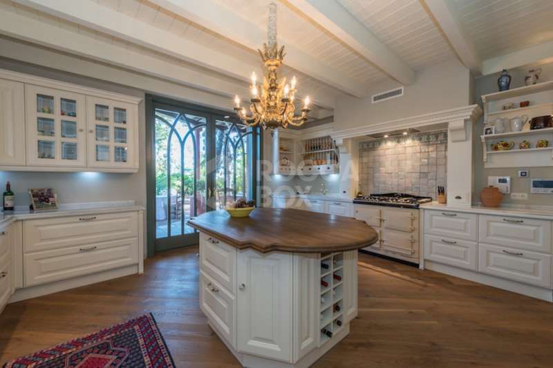 5 bedroom villa for sale hacienda las chapas