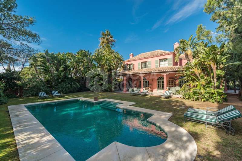 5 bedroom villa for sale hacienda las chapas