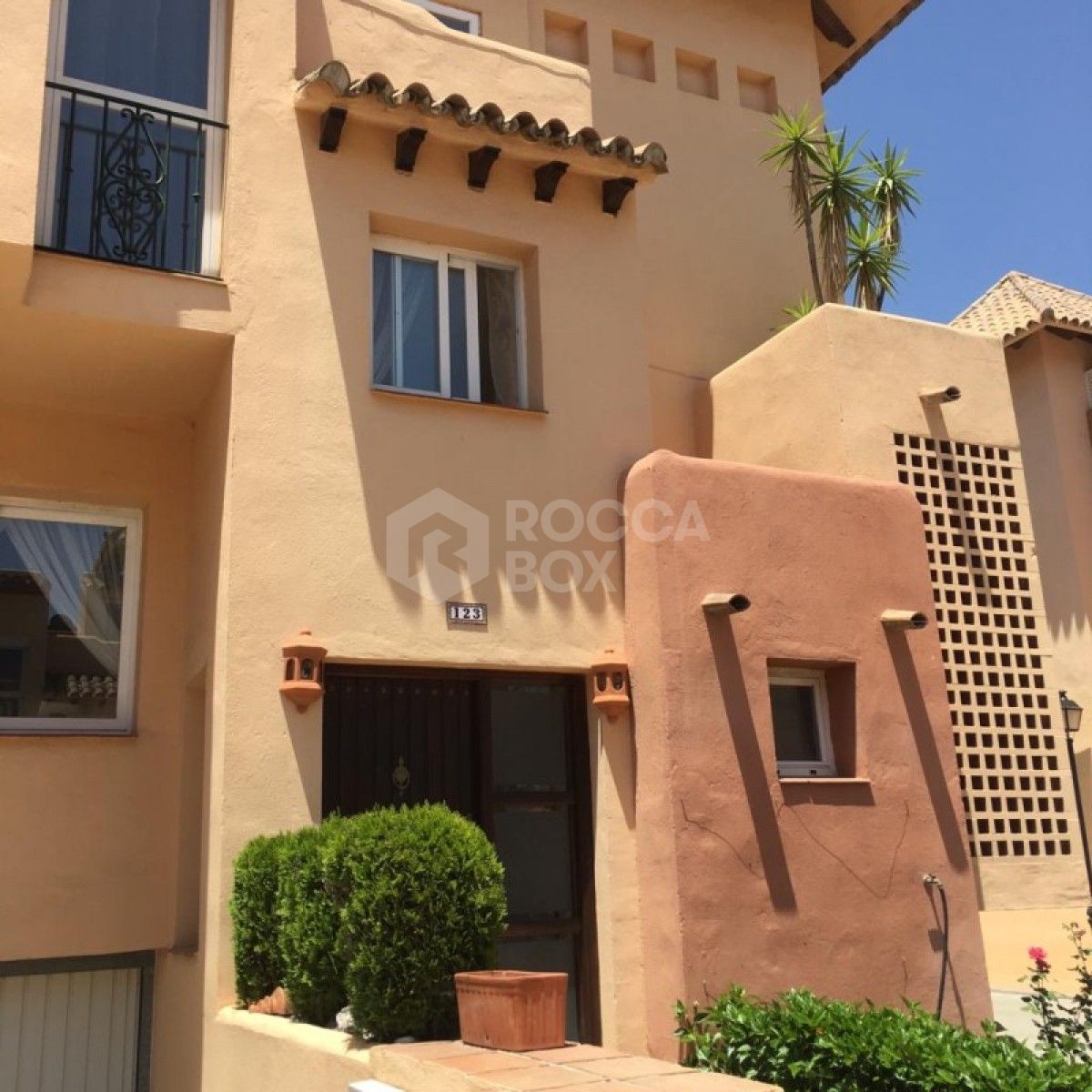 Beautiful 3 bed Townhouse for sale in Condes de Iza in Marbella