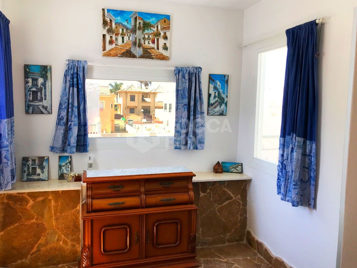 Upgraded tri-level townhouse for sale in Nueva Andalucia