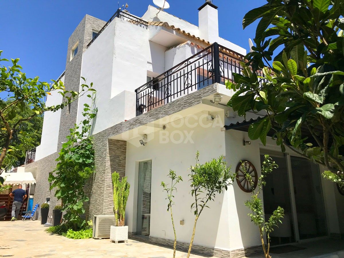 Upgraded tri-level townhouse for sale in Nueva Andalucia