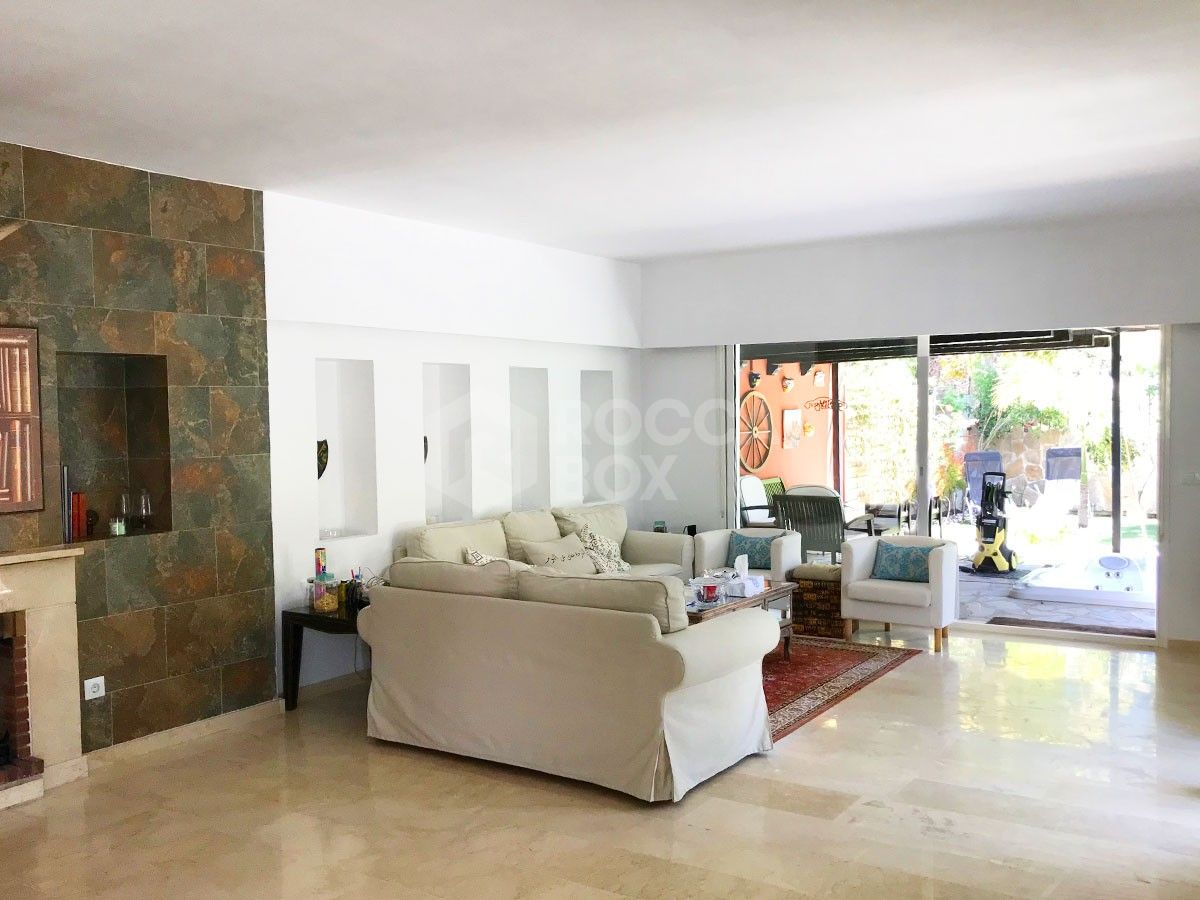 Upgraded tri-level townhouse for sale in Nueva Andalucia