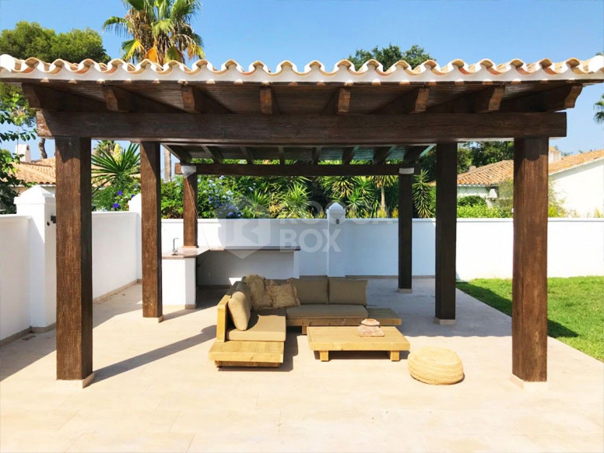 MODERN BEACH SIDE VILLA