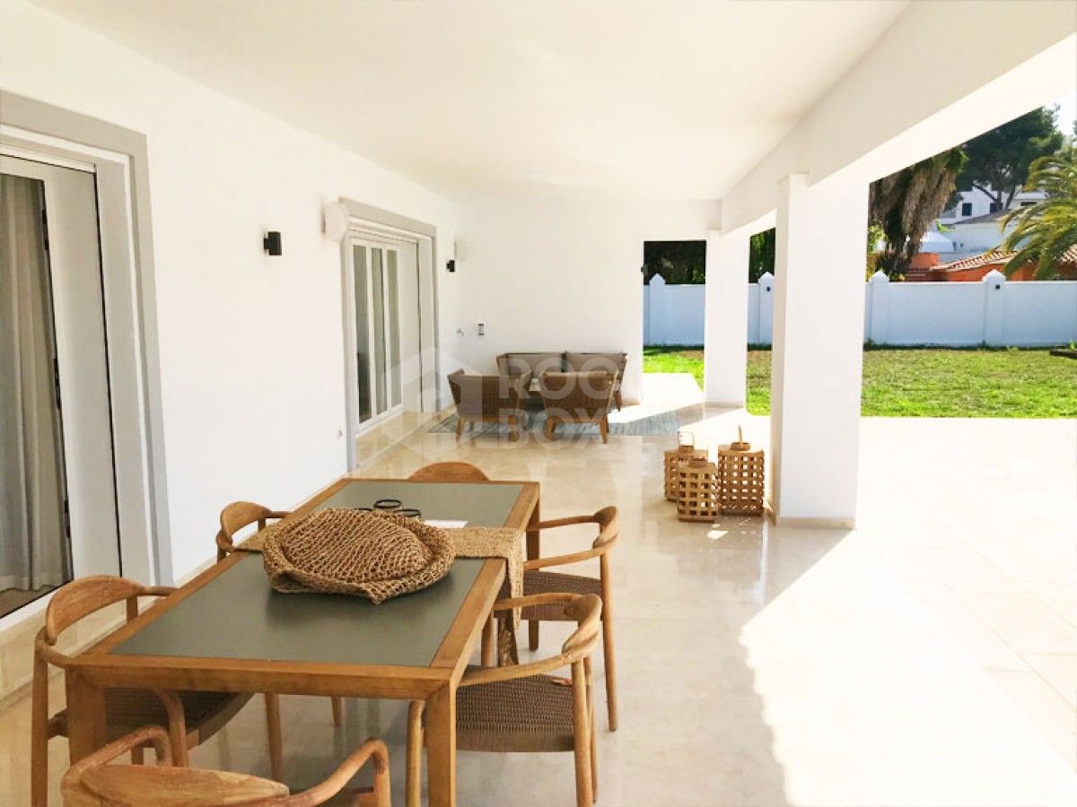MODERN BEACH SIDE VILLA