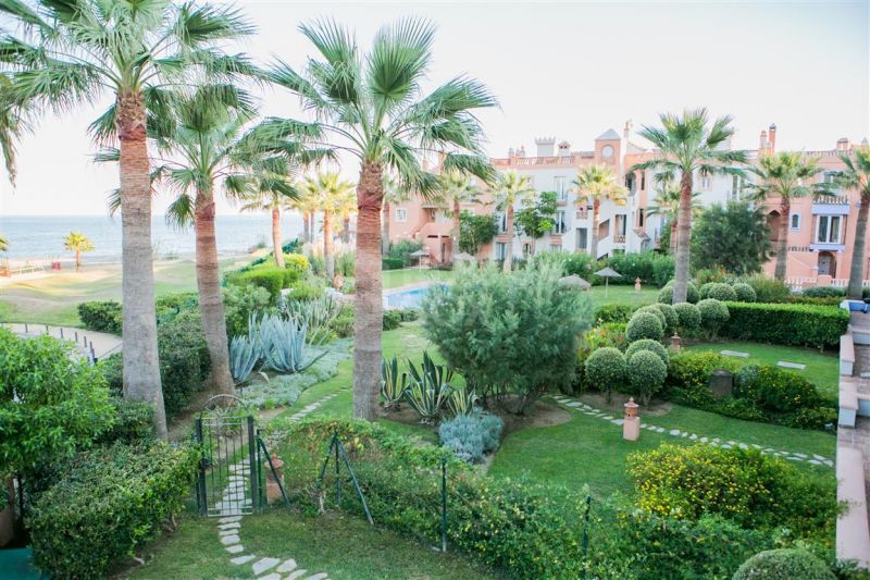 Townhouse front beach in Estepona for sale