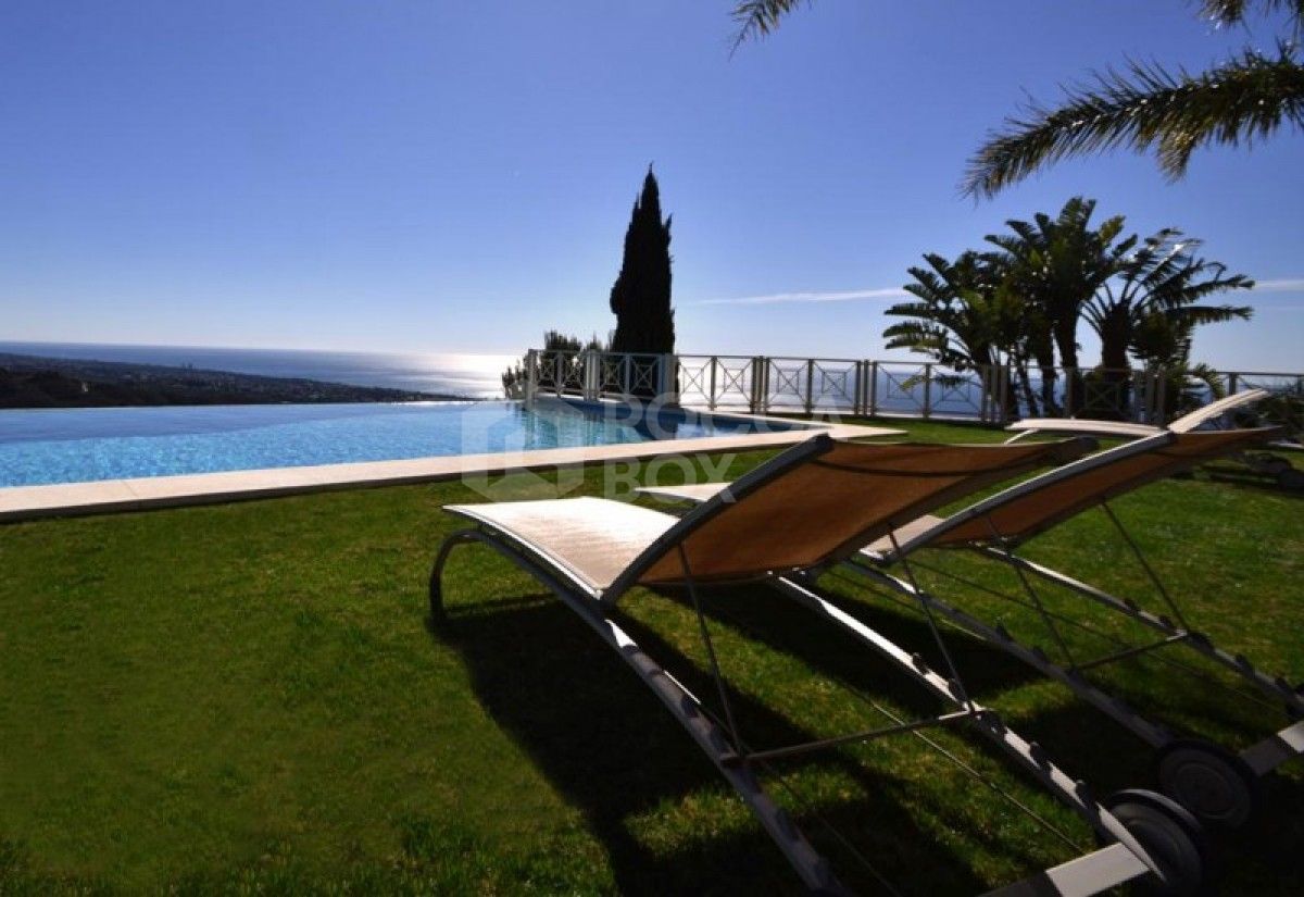 Villa for sale in Marbella City, Marbella (All)