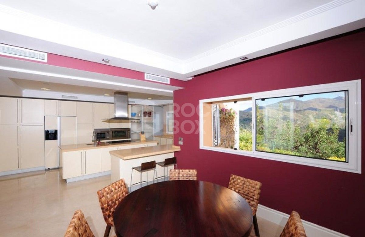 Villa for sale in Marbella City, Marbella (All)