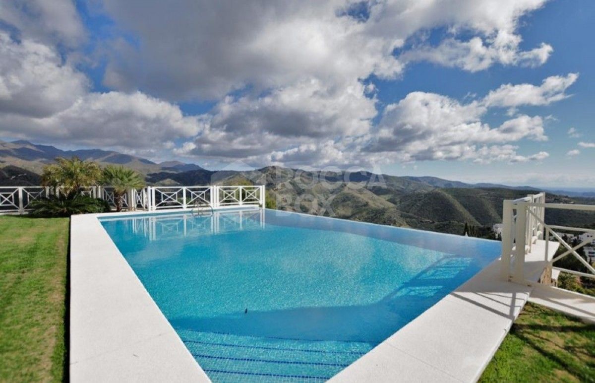 Villa for sale in Marbella City, Marbella (All)