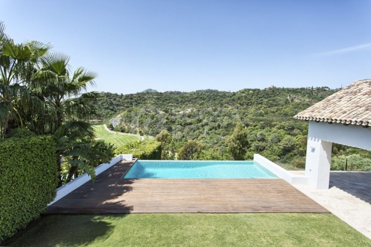 Modern 6 Bed Villa for sale in Los Arqueros in Benahavis