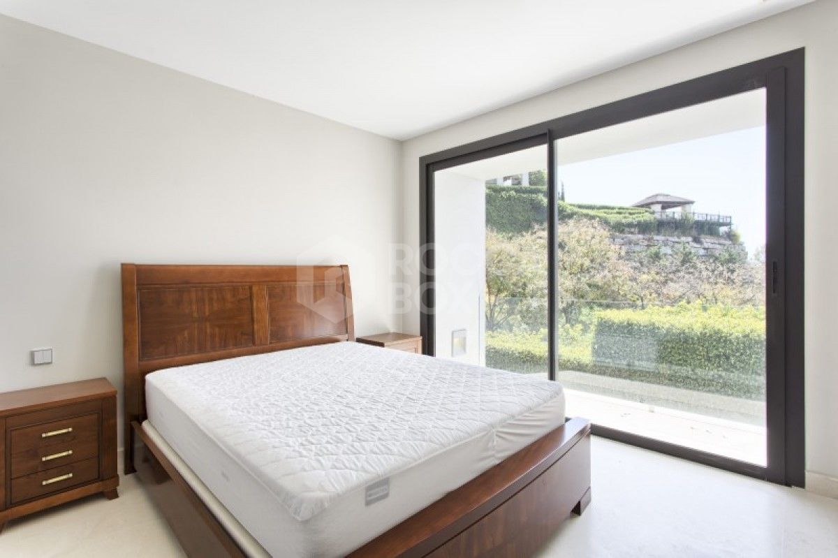 Modern 6 Bed Villa for sale in Los Arqueros in Benahavis