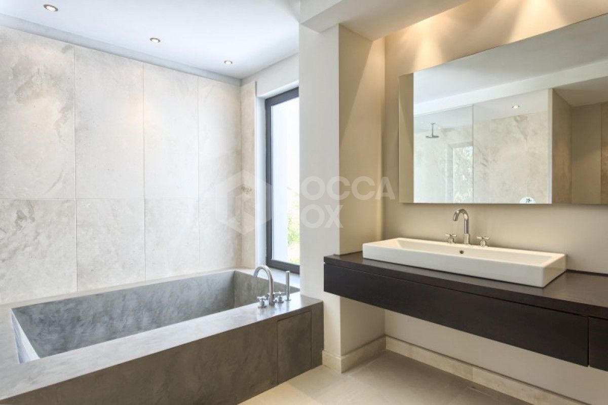 Modern 6 Bed Villa for sale in Los Arqueros in Benahavis
