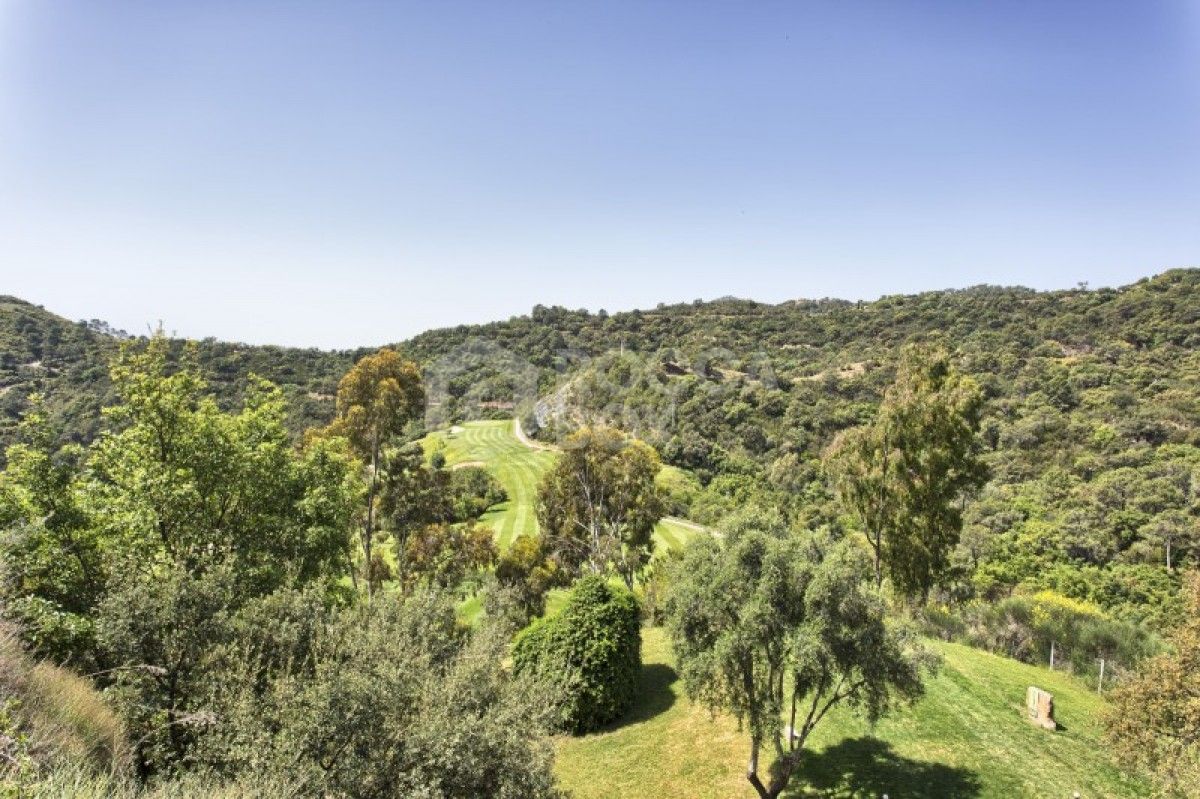 Modern 6 Bed Villa for sale in Los Arqueros in Benahavis