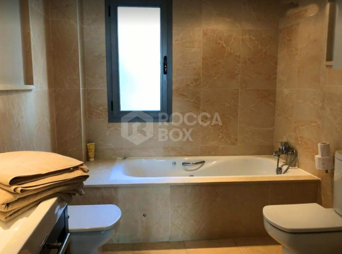 Modern Style 2 bedroom Apartment For Sale in Los Flamingos, Estepona