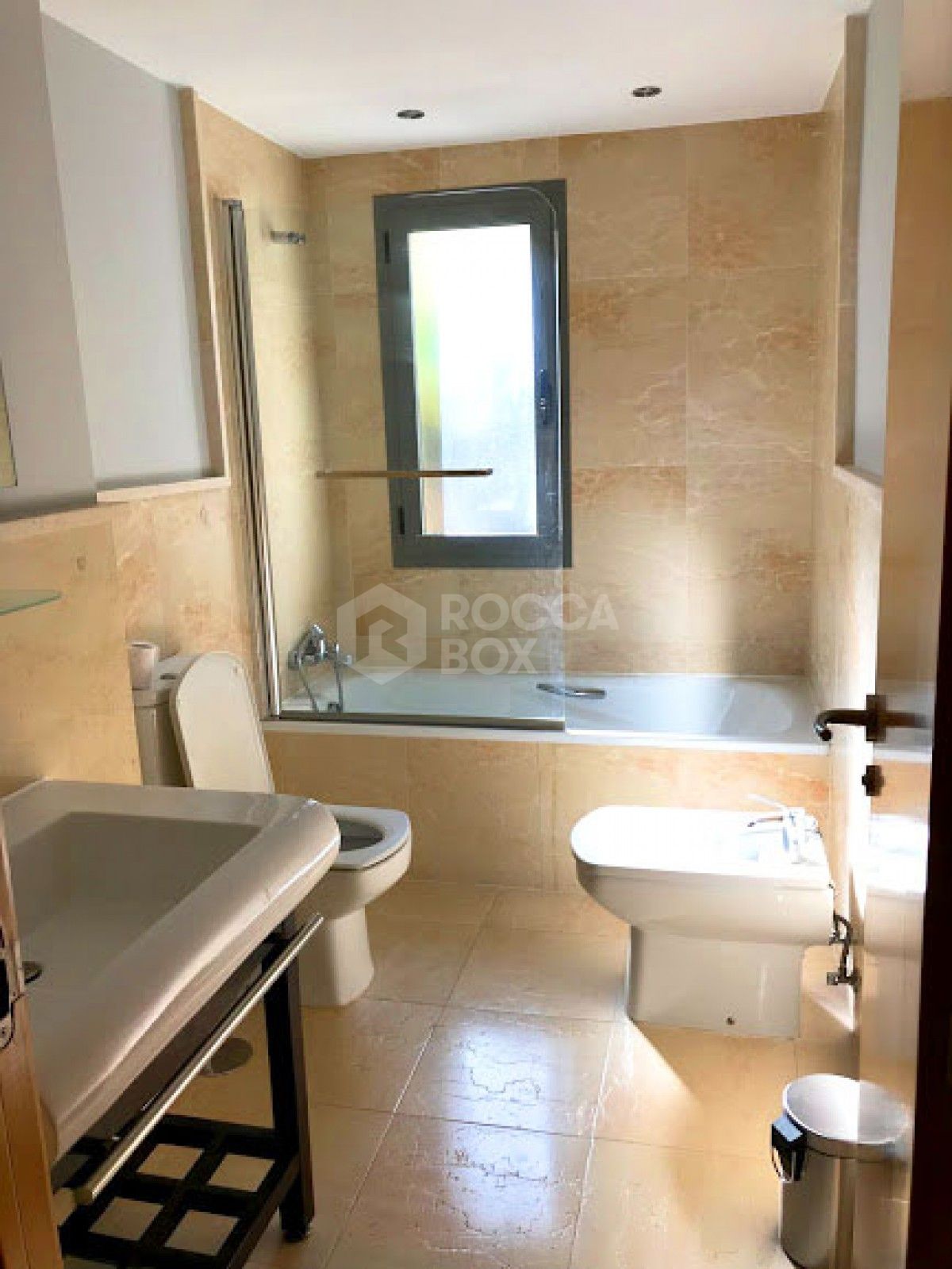 Modern Style 2 bedroom Apartment For Sale in Los Flamingos, Estepona