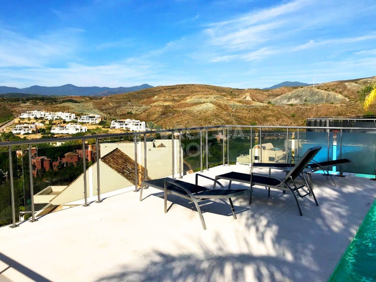 Modern Style 2 bedroom Apartment For Sale in Los Flamingos, Estepona