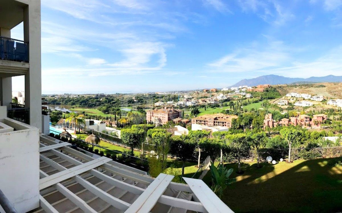 Modern Style 2 bedroom Apartment For Sale in Los Flamingos, Estepona