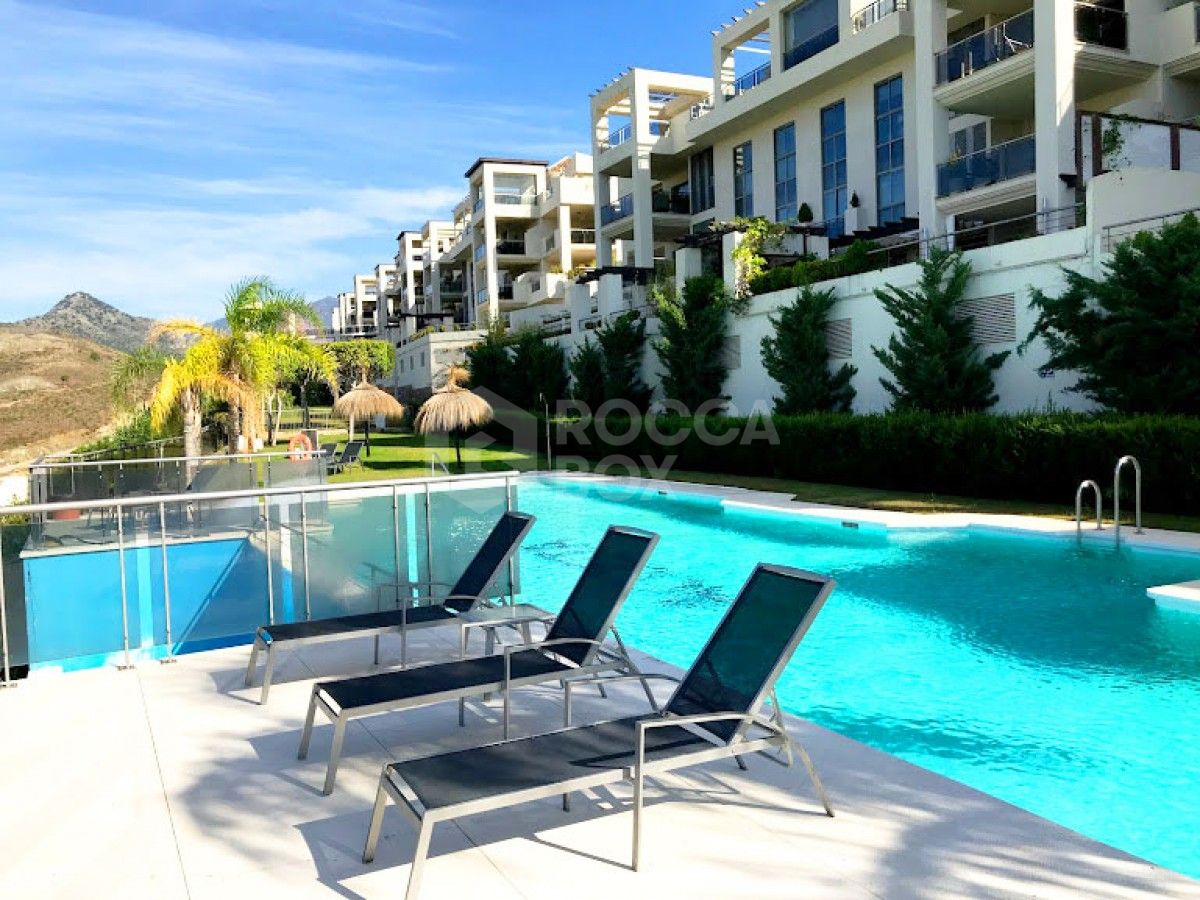 Modern Style 2 bedroom Apartment For Sale in Los Flamingos, Estepona
