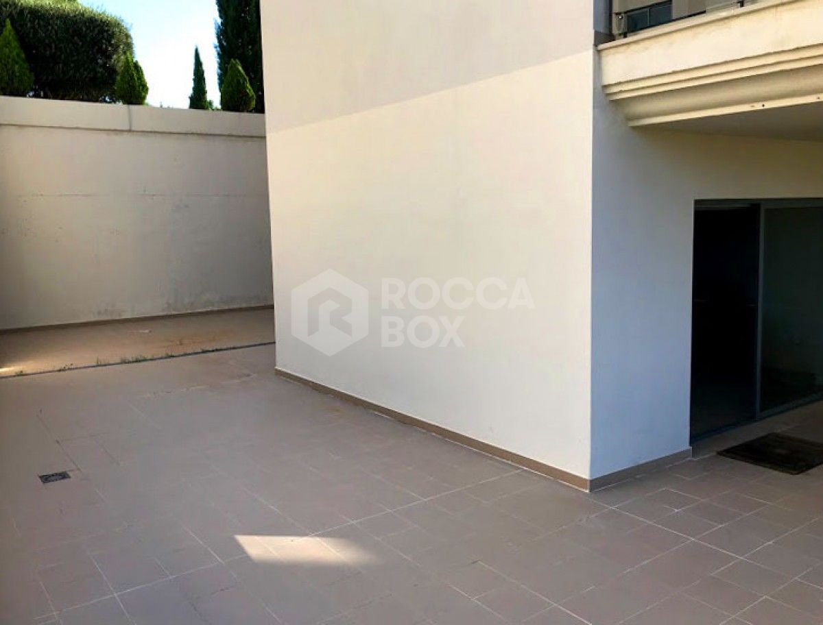 Modern Style 2 bedroom Apartment For Sale in Los Flamingos, Estepona