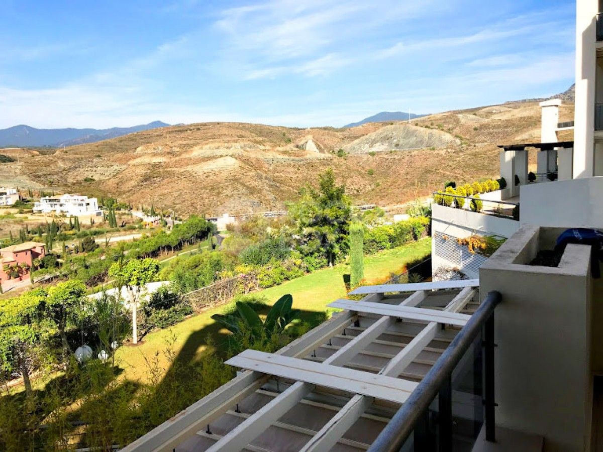 Modern Style 2 bedroom Apartment For Sale in Los Flamingos, Estepona