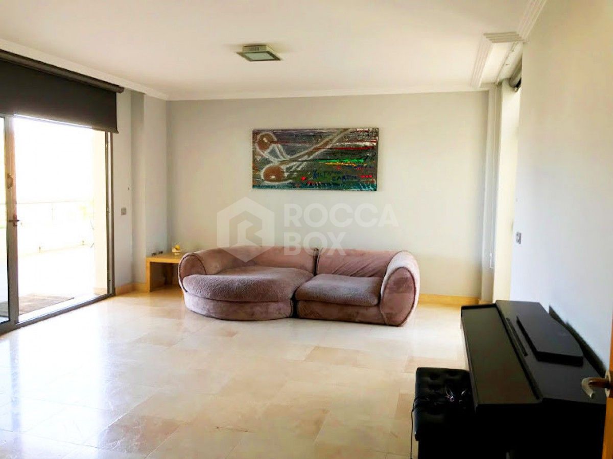 Modern Style 2 bedroom Apartment For Sale in Los Flamingos, Estepona