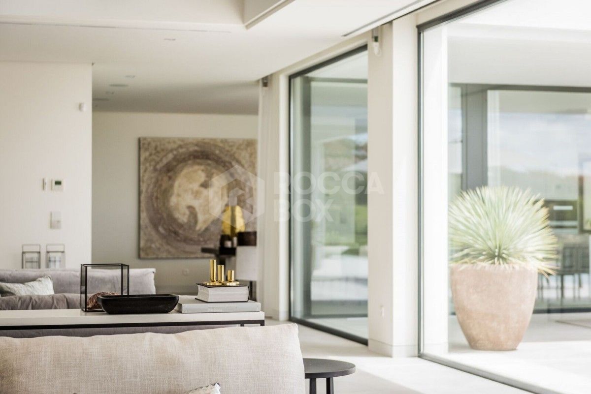Brand new contemporary 5 bedroom villa for sale in La Alqueria,Benahavis.