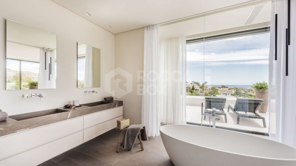 Brand new contemporary 5 bedroom villa for sale in La Alqueria,Benahavis.
