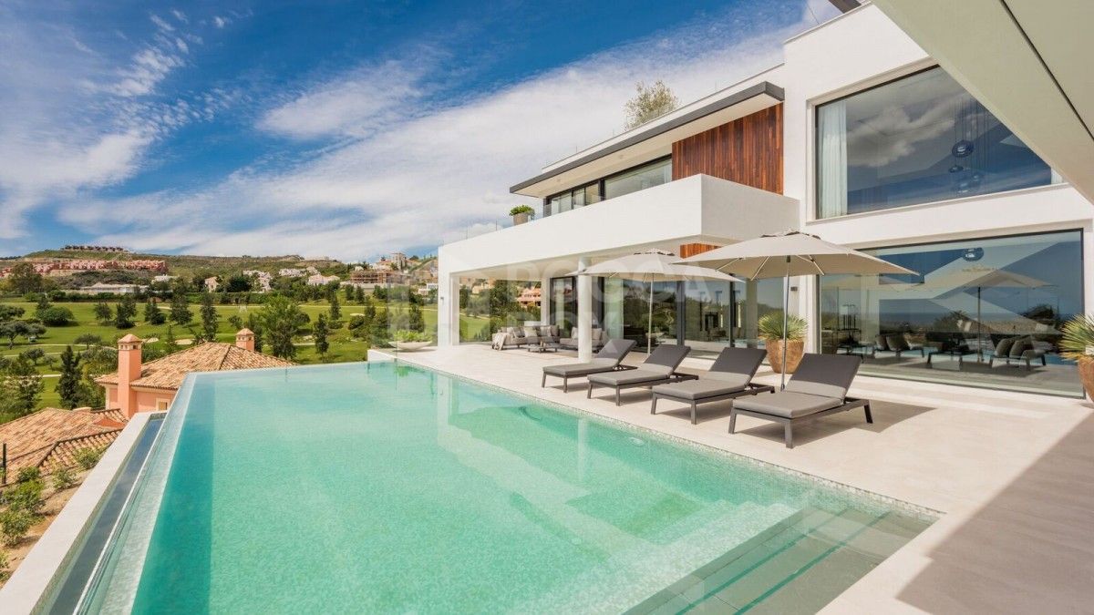 Brand new contemporary 5 bedroom villa for sale in La Alqueria,Benahavis.
