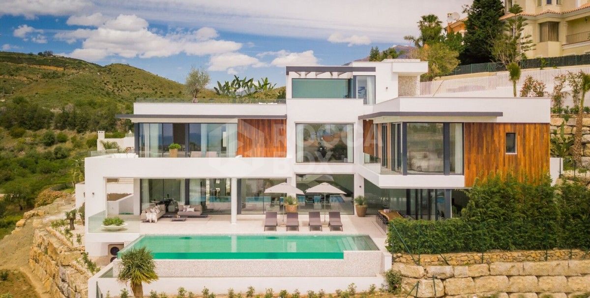 Brand new contemporary 5 bedroom villa for sale in La Alqueria,Benahavis.