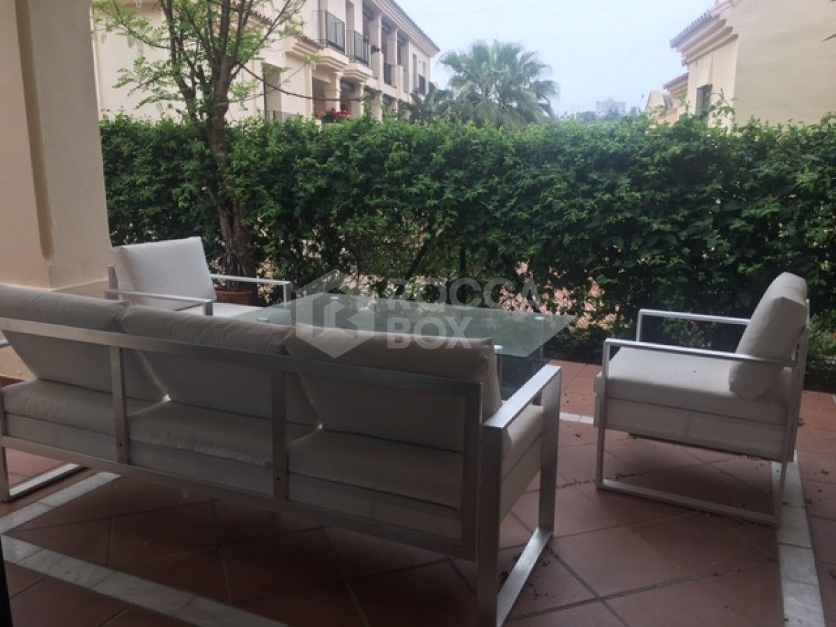 Nueva Andalucia, 2 bedroom GROUND FLOOR SPACIOUS apartment for sale