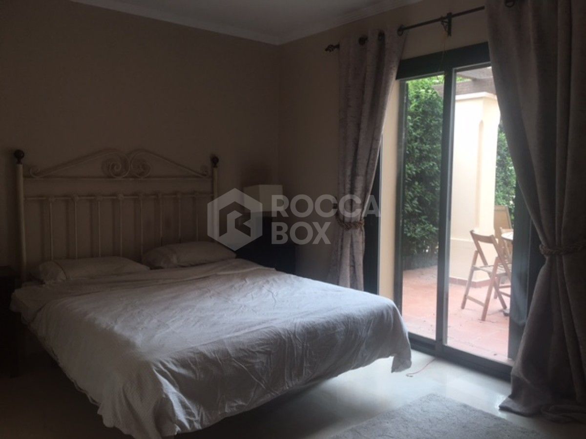 Nueva Andalucia, 2 bedroom GROUND FLOOR SPACIOUS apartment for sale