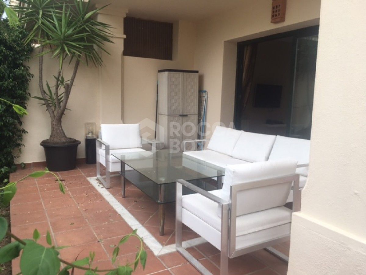 Nueva Andalucia, 2 bedroom GROUND FLOOR SPACIOUS apartment for sale