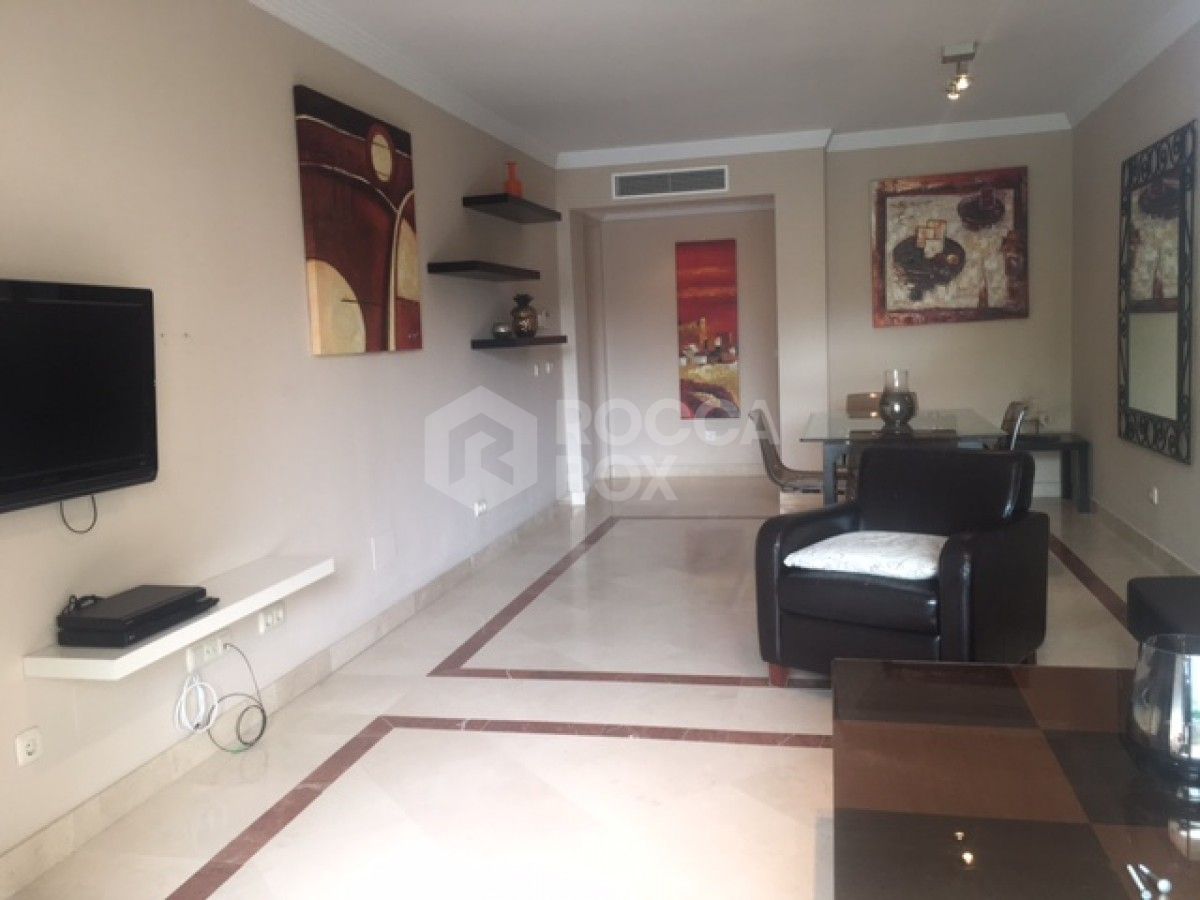 Nueva Andalucia, 2 bedroom GROUND FLOOR SPACIOUS apartment for sale