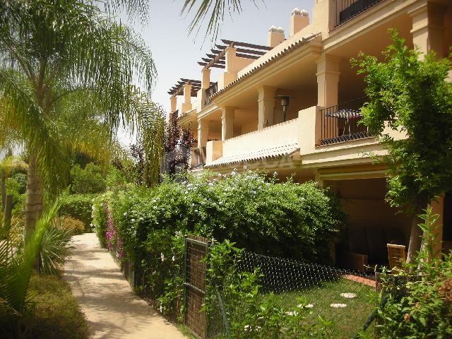 Nueva Andalucia, 2 bedroom GROUND FLOOR SPACIOUS apartment for sale