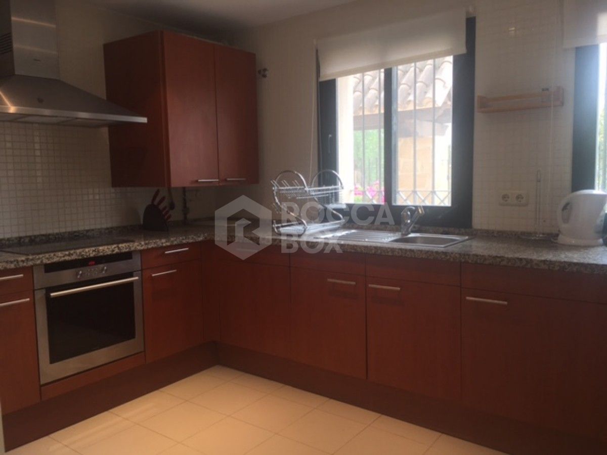 Nueva Andalucia, 2 bedroom GROUND FLOOR SPACIOUS apartment for sale