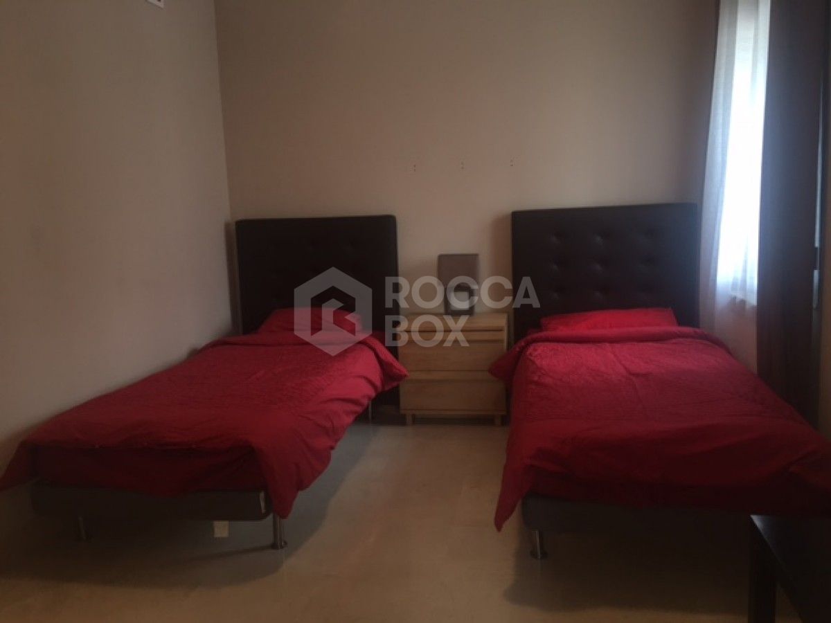 Nueva Andalucia, 2 bedroom GROUND FLOOR SPACIOUS apartment for sale