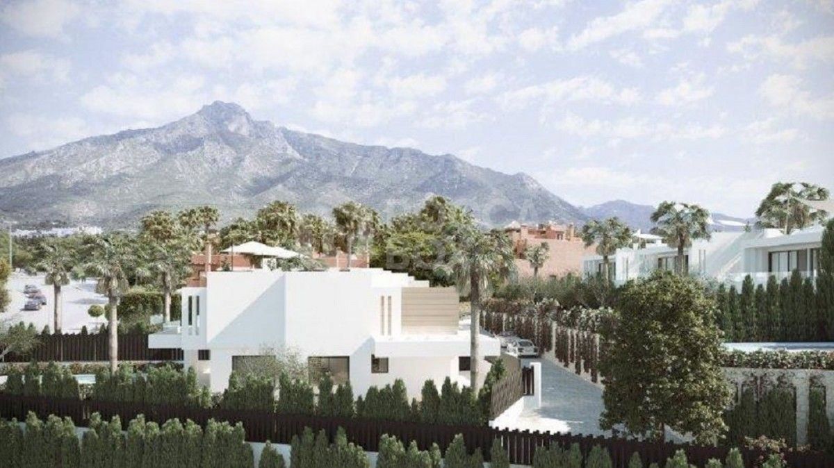 Fantastic Villas in Marbella Golden Mile for sale