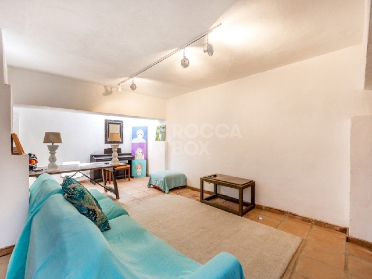 Extraordinary Mediterranean Style Villa for sale in Nueva Andalucia