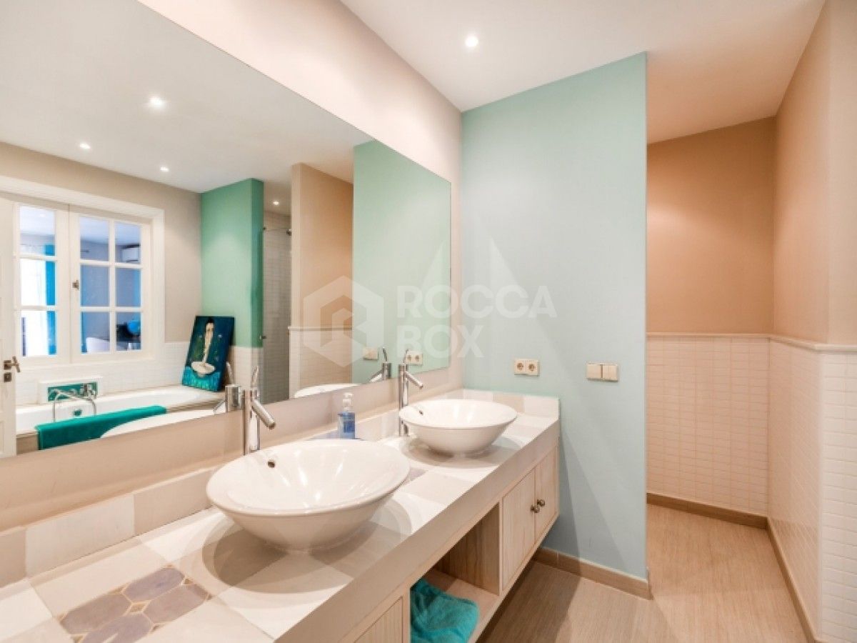 Extraordinary Mediterranean Style Villa for sale in Nueva Andalucia