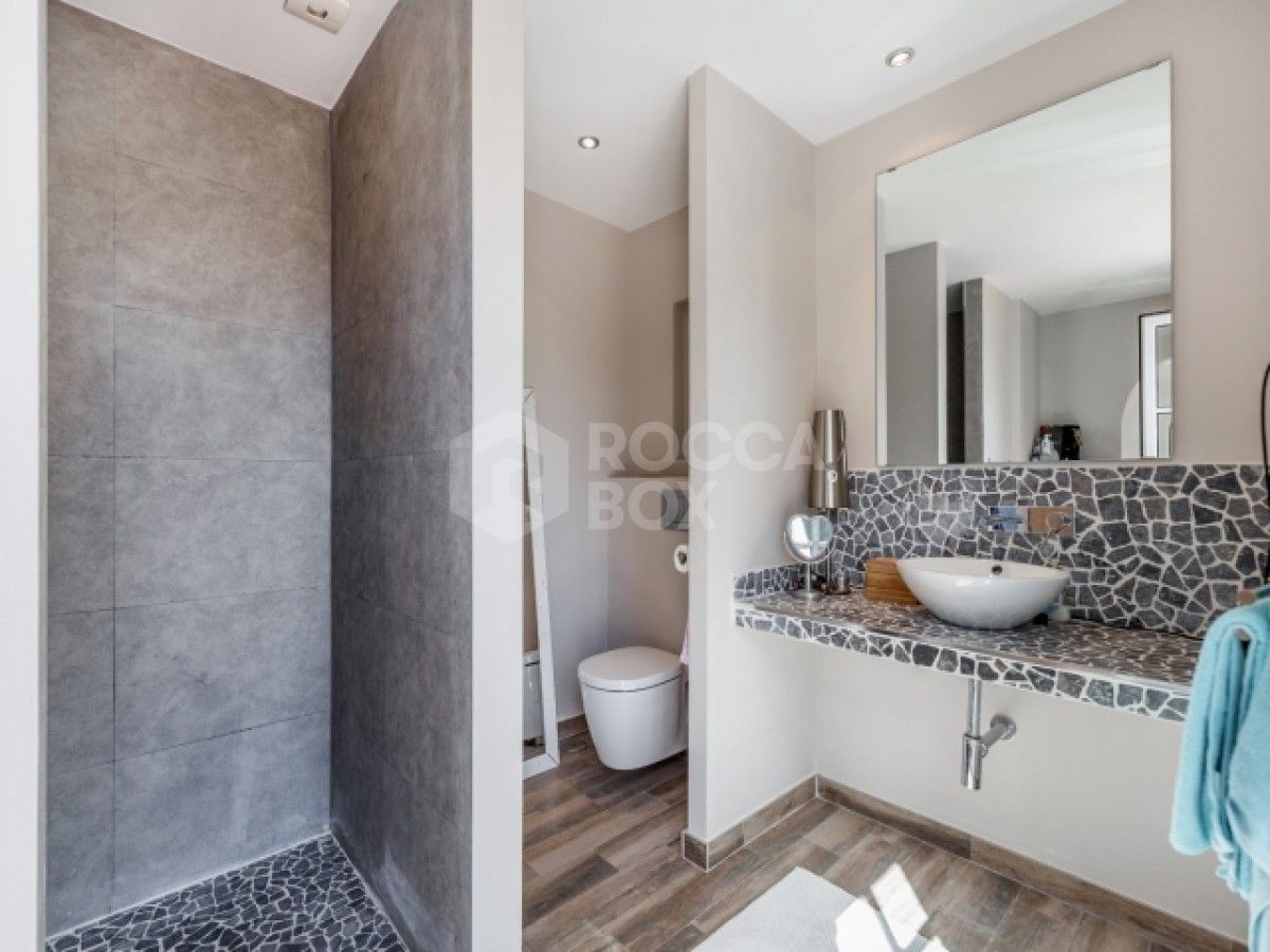 Extraordinary Mediterranean Style Villa for sale in Nueva Andalucia