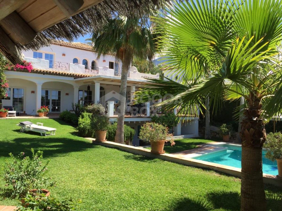 Extraordinary Mediterranean Style Villa for sale in Nueva Andalucia