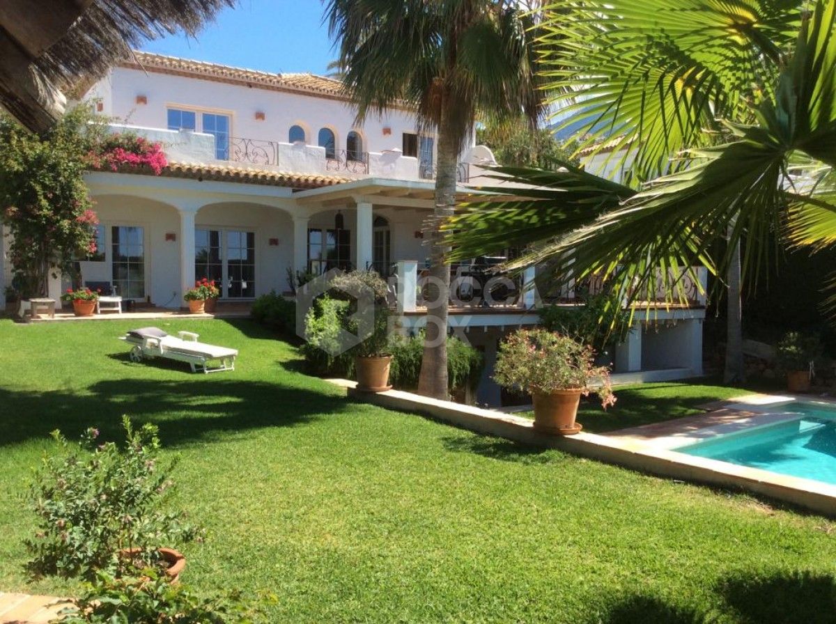 Extraordinary Mediterranean Style Villa for sale in Nueva Andalucia