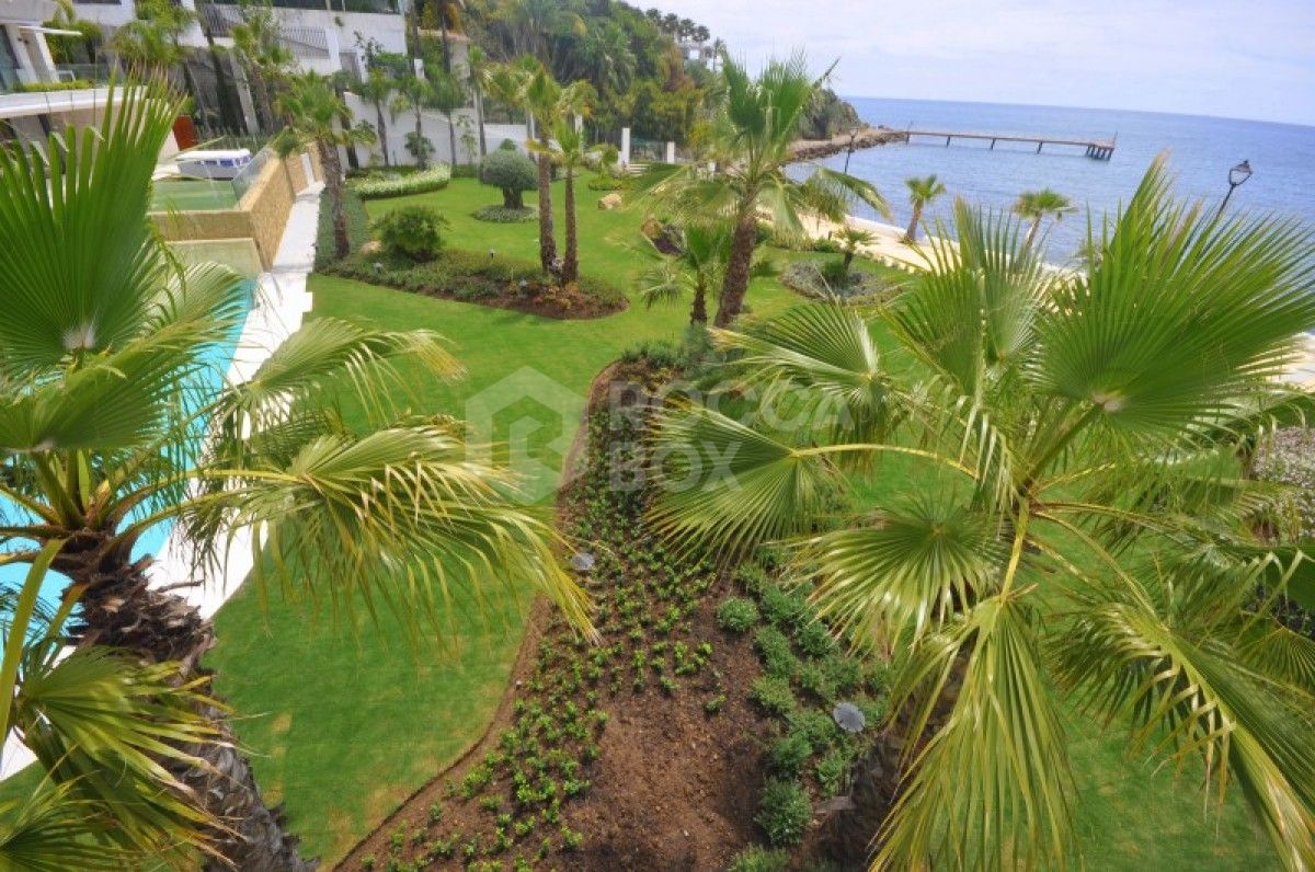 LUXURIOUS 2 BED 2 BATH APARTMENT WITH BREATHTAKING SEA VIEWS!